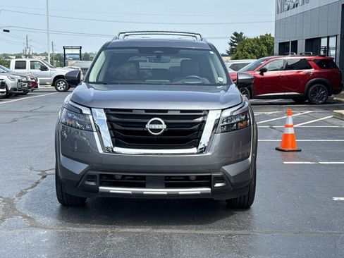 Certified 2025 Nissan Pathfinder Platinum w/ Cargo Package AWD/4WD image 16