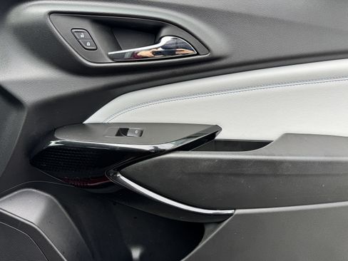 Used 2025 Chevrolet Trax LT image 22