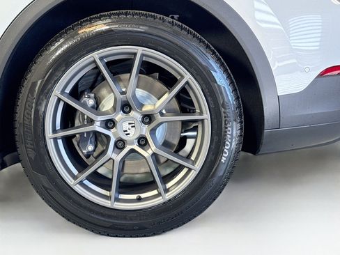 Certified 2025 Porsche Cayenne image 24