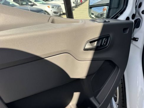 New 2026 Ford Transit 250 148 Medium Roof w/ Load Area Protection Package RWD image 15