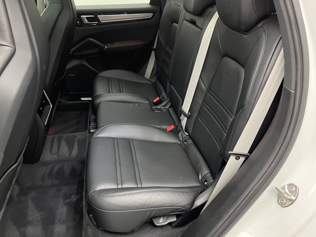 Certified 2023 Porsche Cayenne AWD/4WD image 27