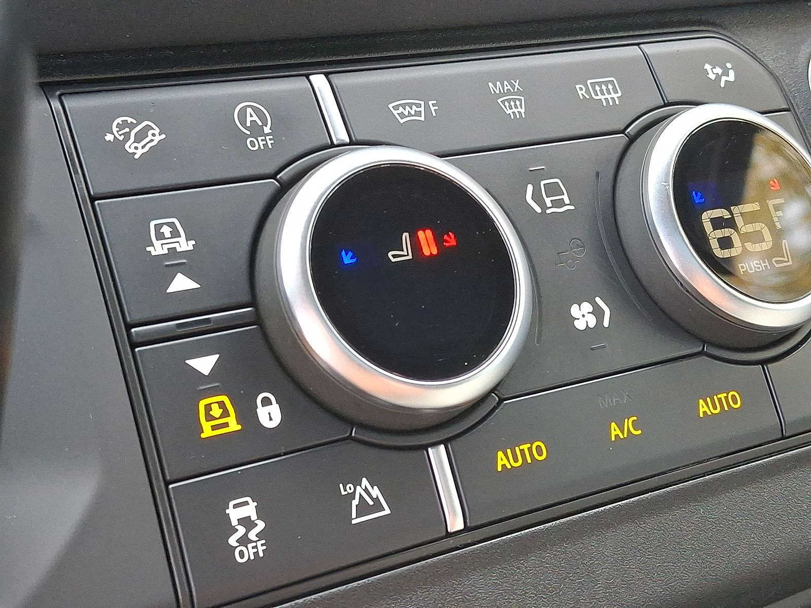Used 2023 Land Rover Defender 110 X-Dynamic SE AWD/4WD image 25