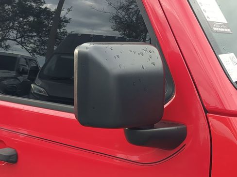 Used 2018 Jeep Wrangler Unlimited Sahara image 12