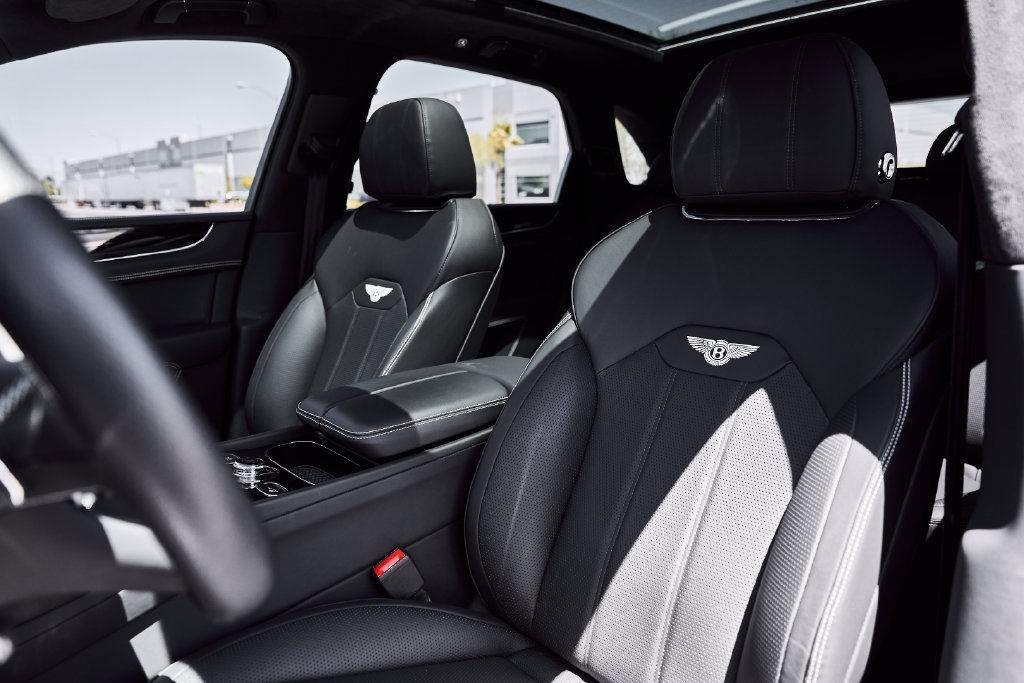 Used 2024 Bentley Bentayga AWD/4WD image 42