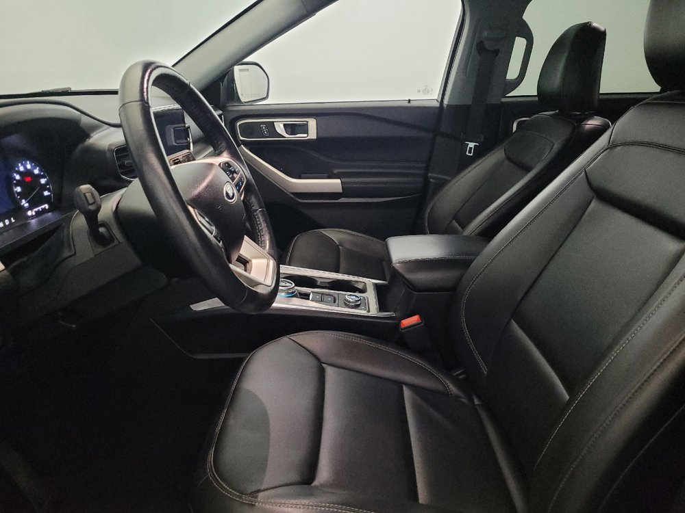 Used 2023 Ford Explorer XLT w/ Equipment Group 202A AWD/4WD image 17