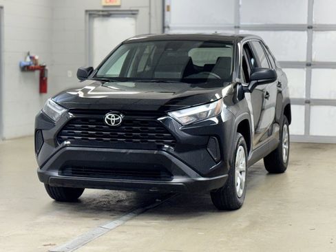 Used 2023 Toyota RAV4 LE image 3