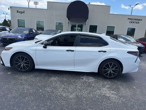 Used 2021 Toyota Camry SE FWD image 2