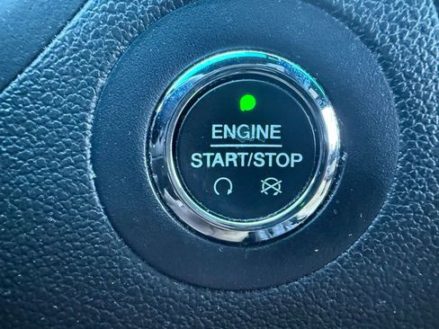 Used 2016 Ford Explorer XLT w/ Equipment Group 202A image 21