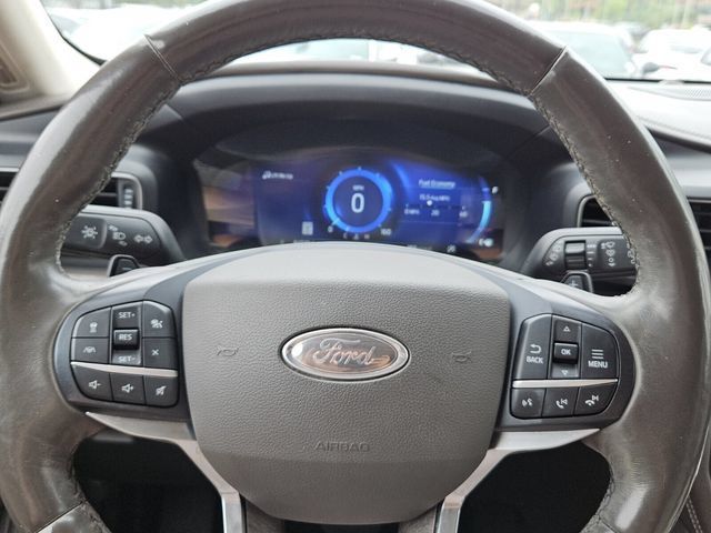 Used 2020 Ford Explorer Platinum w/ Premium Technology Package AWD/4WD image 12
