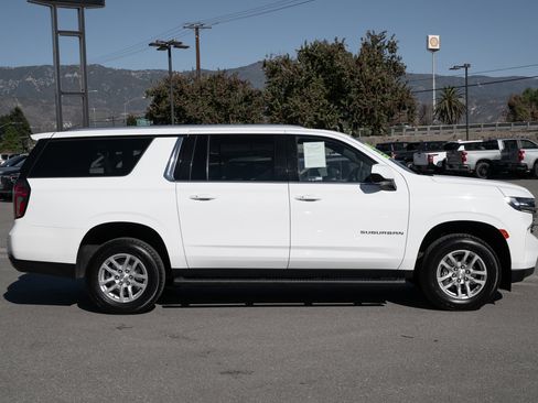 Used 2023 Chevrolet Suburban LT image 3