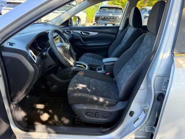 Used 2016 Nissan Rogue SV AWD/4WD image 13