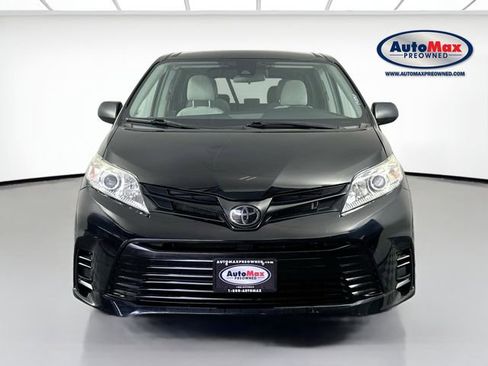 Used 2019 Toyota Sienna L image 6