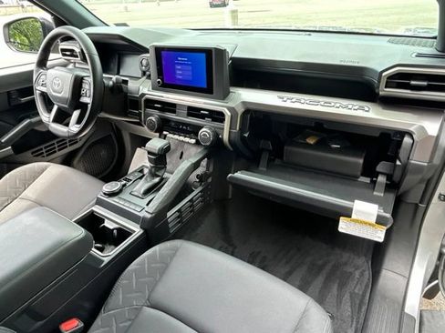Used 2025 Toyota Tacoma SR5 AWD/4WD image 30