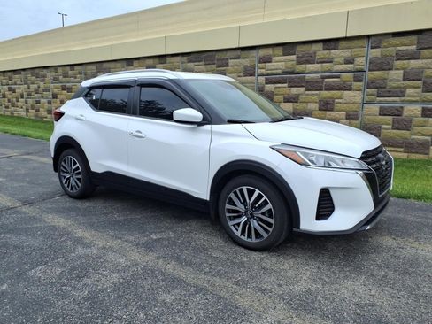 Used 2023 Nissan Kicks SV FWD image 1