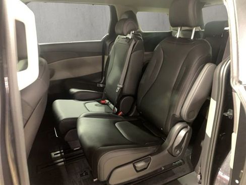 New 2026 Kia Carnival EX image 11