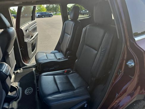 Certified 2019 Toyota Highlander Limited Platinum AWD/4WD image 17