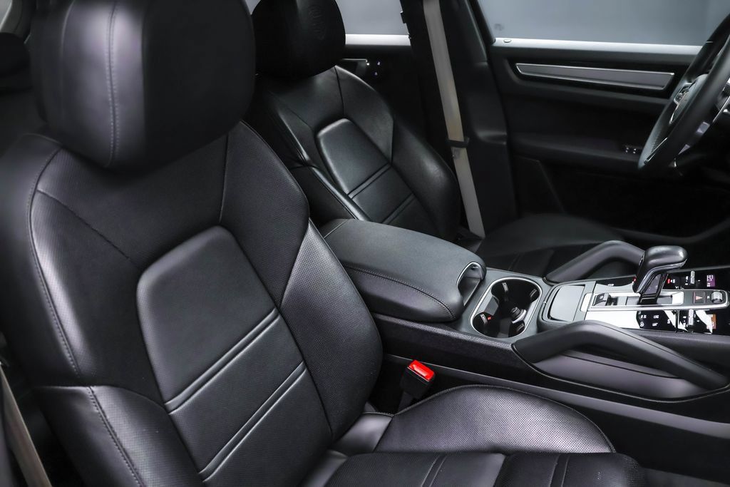 Used 2022 Porsche Cayenne Platinum Edition AWD/4WD image 35