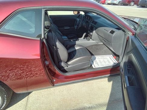 Used 2014 Dodge Challenger R/T image 3
