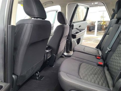 Used 2023 Nissan Pathfinder S image 21