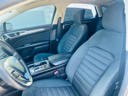 Used 2018 Ford Fusion SE FWD image 17