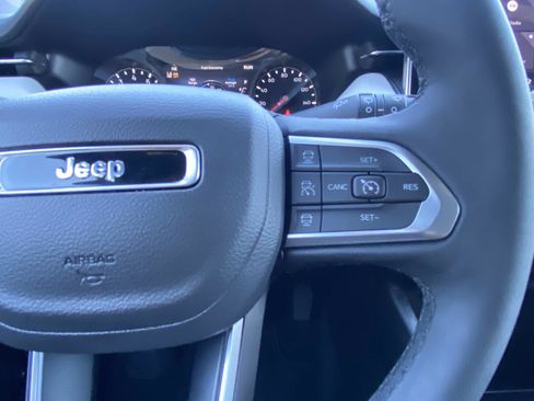 Certified 2025 Jeep Compass Limited image 42