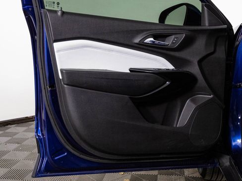 Used 2024 Chevrolet Trax LT w/ Driver Confidence Package image 32