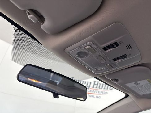 Used 2016 Toyota Corolla L image 21