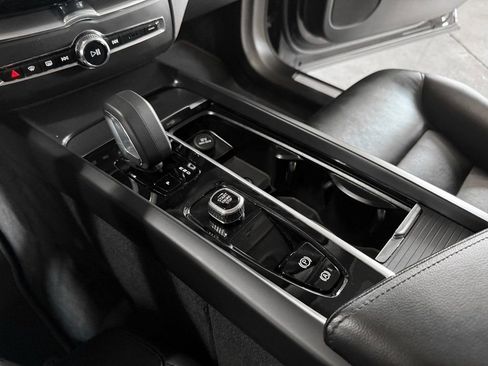 Used 2023 Volvo XC60 B5 Core image 38