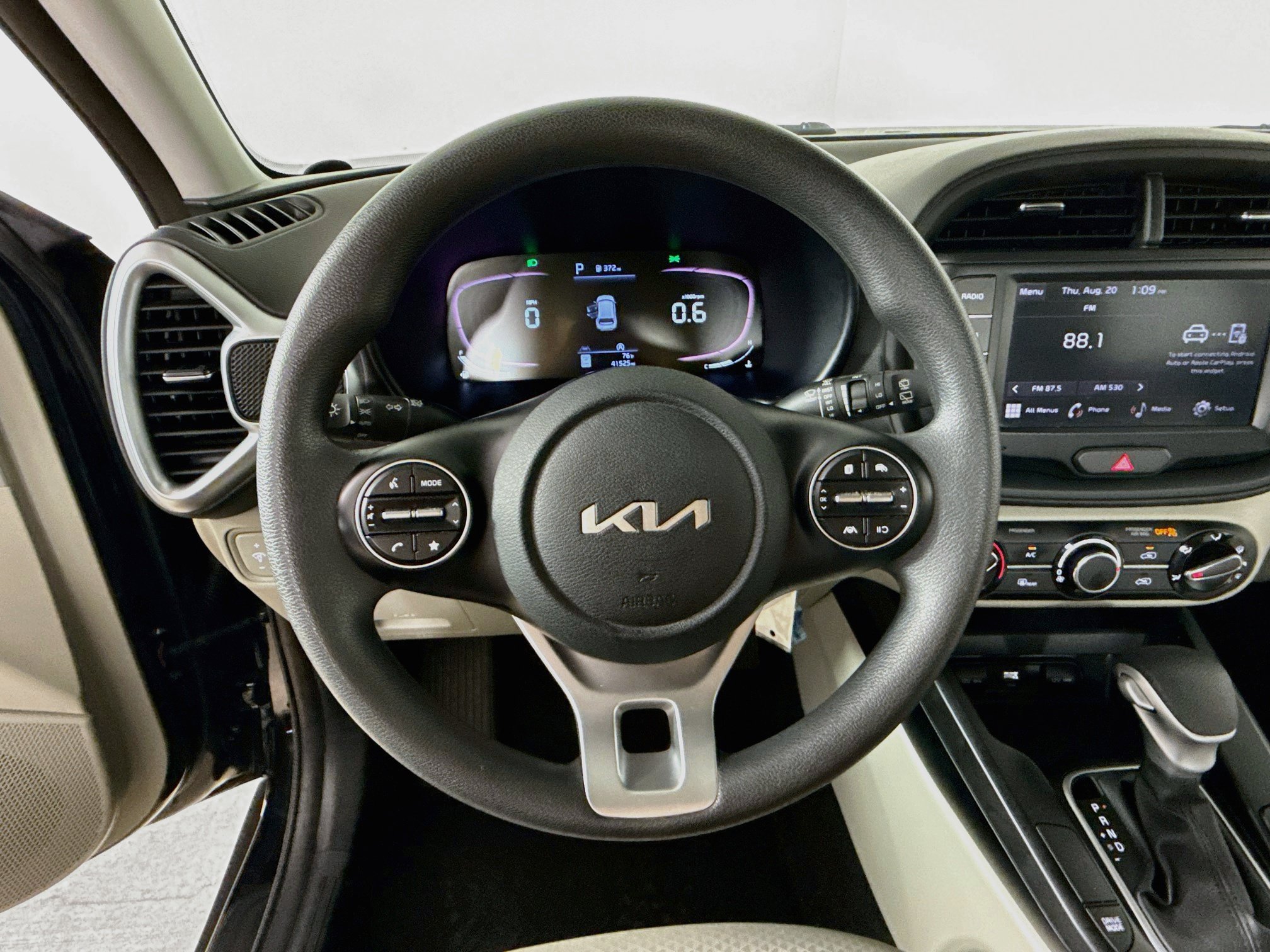 Used 2024 Kia Soul LX FWD image 11