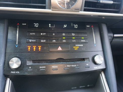 Used 2017 Lexus IS 200t image 11