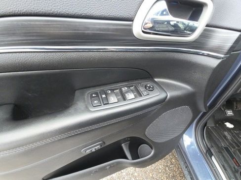 Used 2020 Jeep Grand Cherokee Limited w/ Luxury Group II image 19