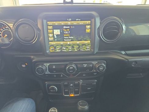 Used 2022 Jeep Gladiator Sport AWD/4WD image 15
