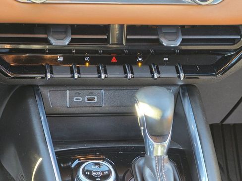 Used 2024 GMC Canyon AT4 w/ AT4 Premium Package image 18