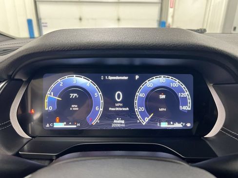 Used 2025 Jeep Grand Cherokee Altitude AWD/4WD image 12