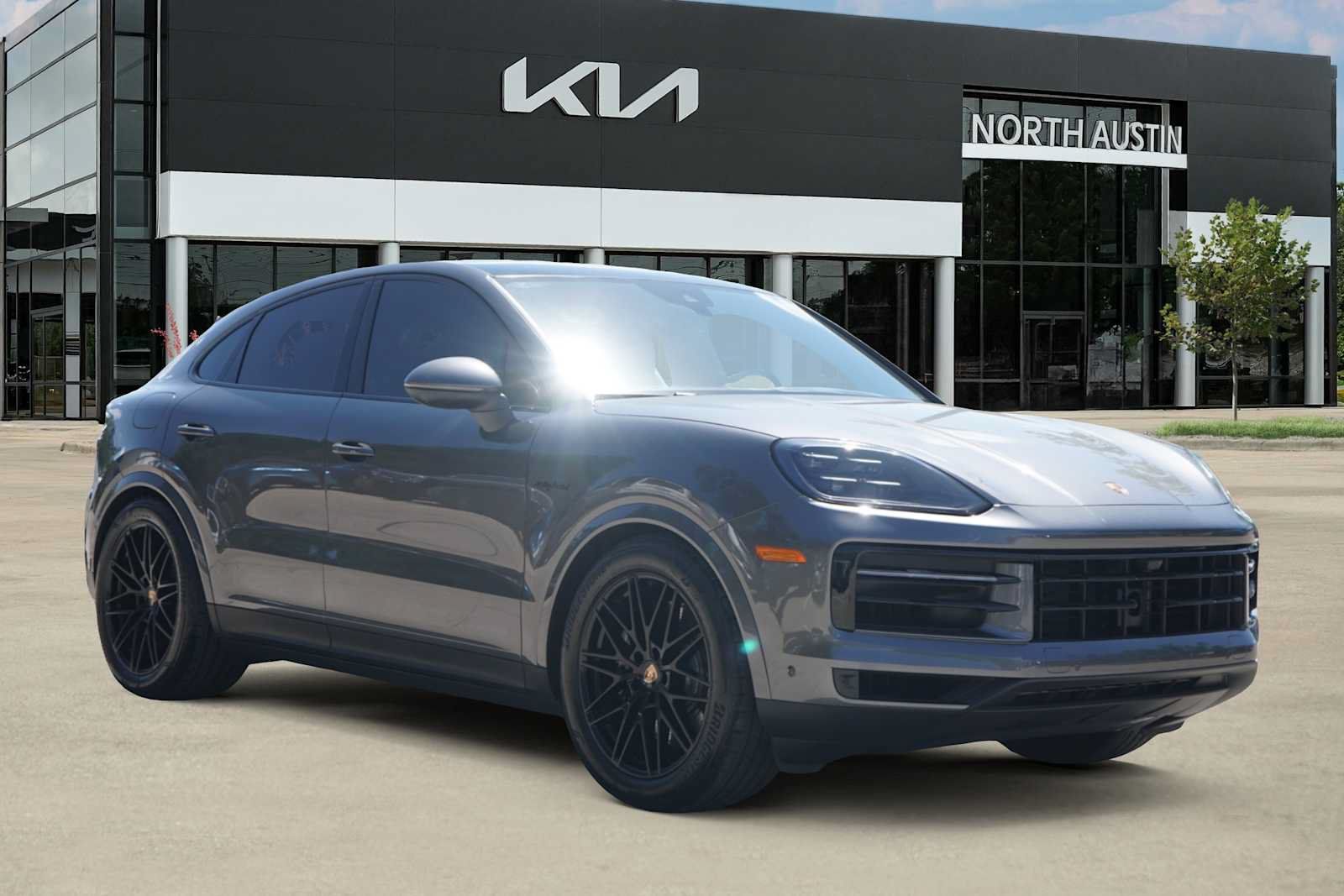 Used 2025 Porsche Cayenne S AWD/4WD image 7