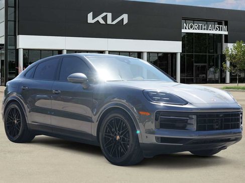 Used 2025 Porsche Cayenne S AWD/4WD image 7