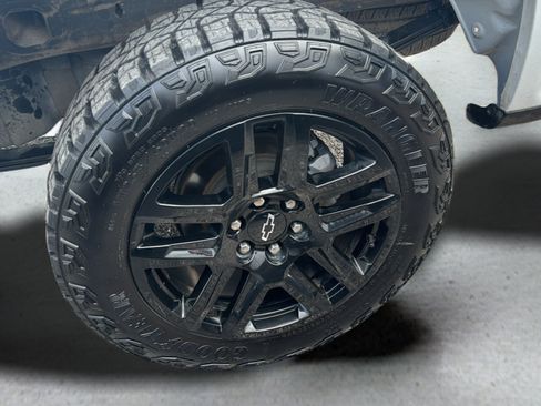 Used 2022 Chevrolet Silverado 1500 Custom Trail Boss AWD/4WD image 16