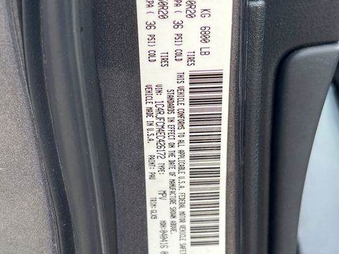 Used 2014 Jeep Grand Cherokee Overland w/ Advanced Technology Group image 30