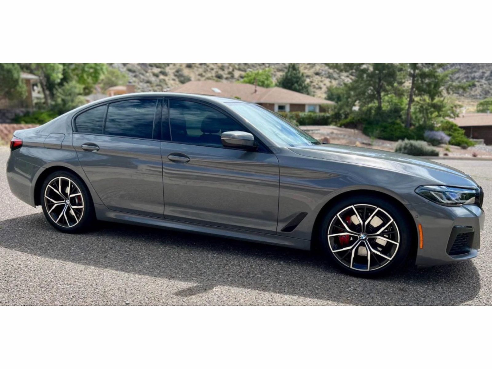 Used 2022 BMW 530i w/ M Sport Package RWD image 3