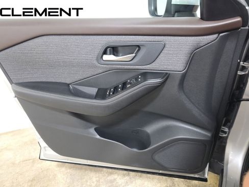 Used 2022 Nissan Rogue SV image 28