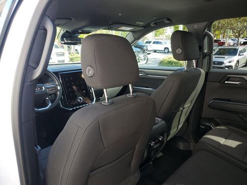 Used 2025 GMC Acadia Elevation image 14