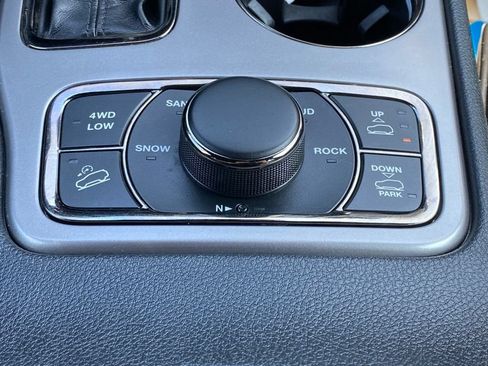 Used 2020 Jeep Grand Cherokee High Altitude AWD/4WD image 24
