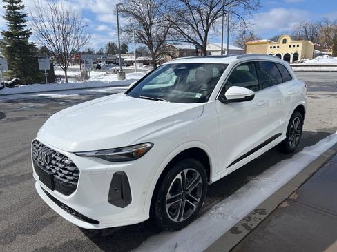 Used 2025 Audi Q5 Premium w/ Convenience Package image 47