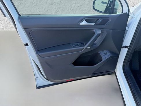 Used 2020 Volkswagen Tiguan SEL w/ 3rd Row Seat Package image 22
