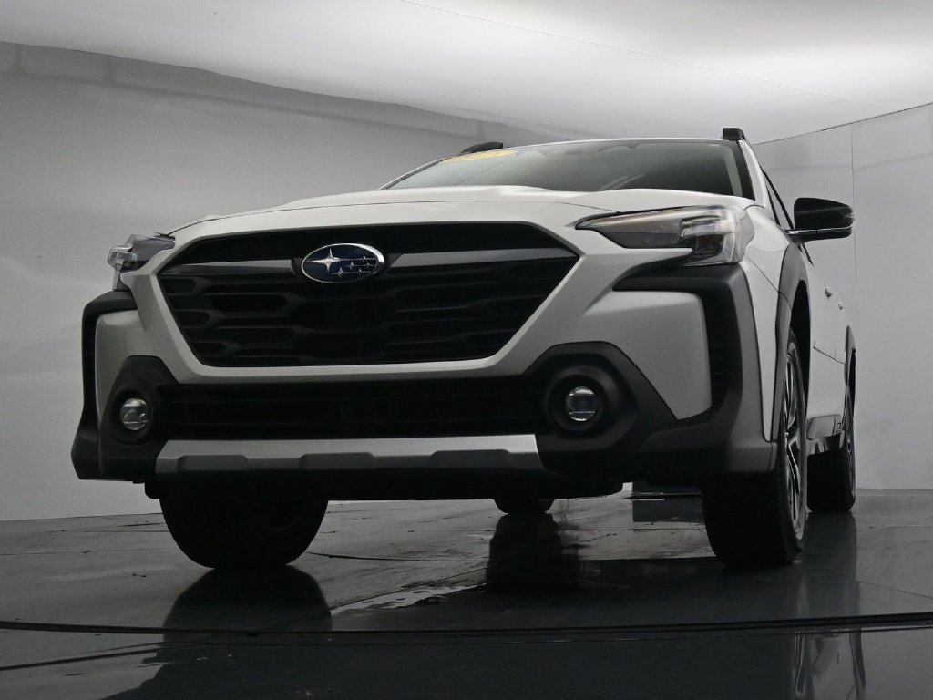 Used 2025 Subaru Outback Limited AWD/4WD image 36