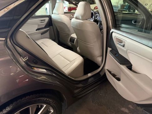 Certified 2017 Toyota Camry XLE FWD image 33