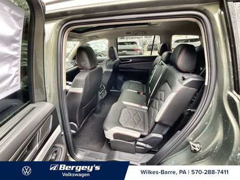 Used 2024 Volkswagen Atlas Peak Edition SEL AWD/4WD image 18