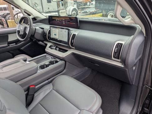 New 2025 Ford Expedition Max Active image 37