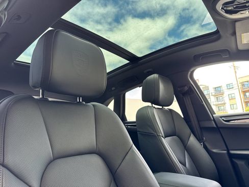 Certified 2026 Porsche Macan AWD/4WD image 19
