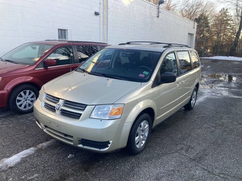 Used 2010 Dodge Grand Caravan SE image 2